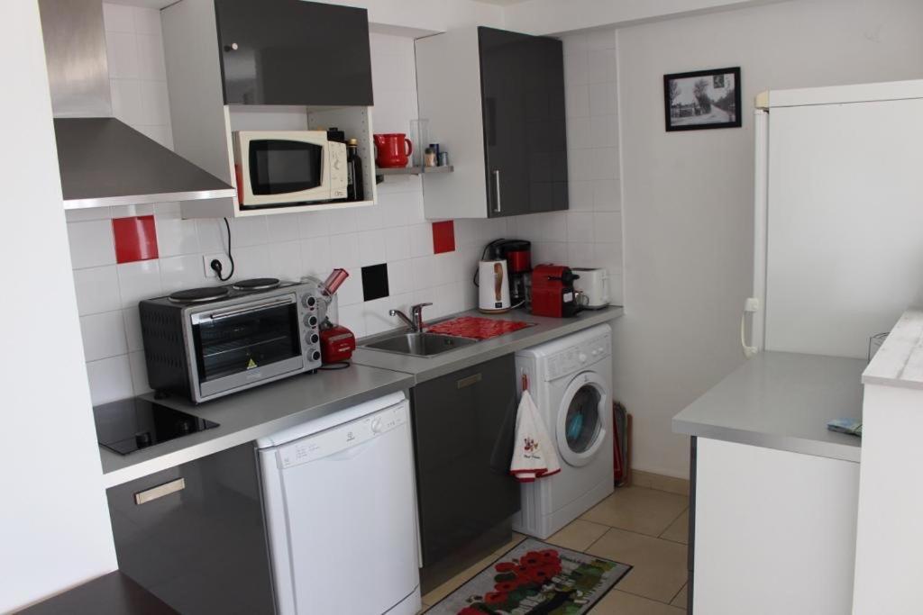 דירות T2 Coquet Le Lavandou Plein Centre Vue Mer Exceptionnelle. מראה חיצוני תמונה