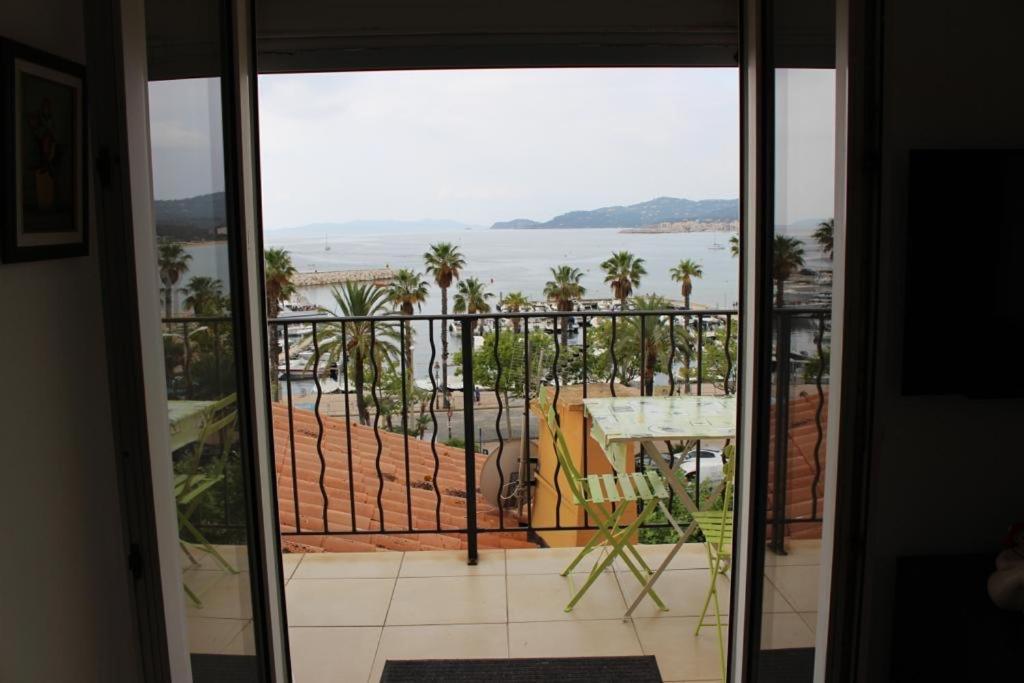 דירות T2 Coquet Le Lavandou Plein Centre Vue Mer Exceptionnelle. מראה חיצוני תמונה