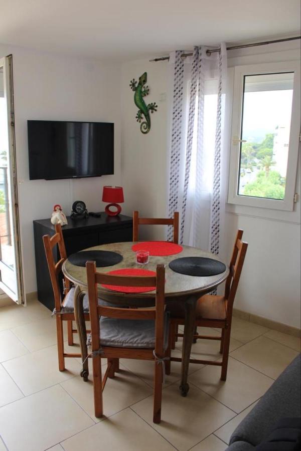 דירות T2 Coquet Le Lavandou Plein Centre Vue Mer Exceptionnelle. מראה חיצוני תמונה